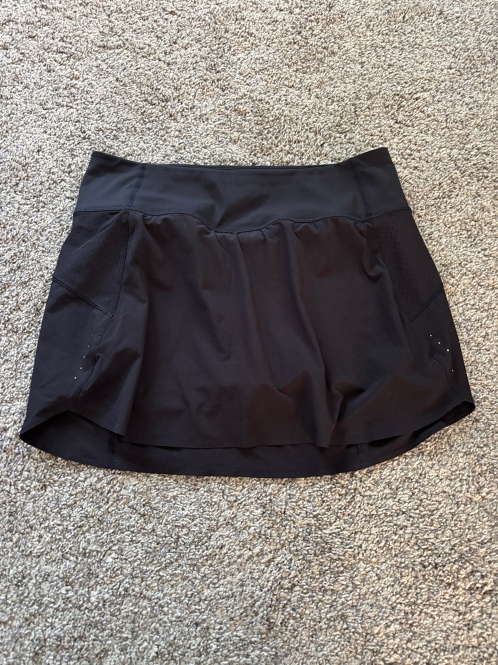Athleta Black Run With It Skort size medium